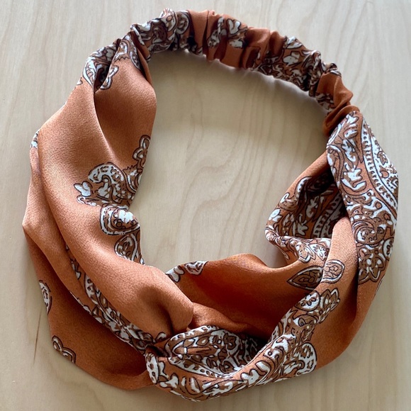 New Stretchy Brown Paisly Hairband - Picture 5 of 5